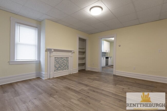 Building Photo - Updated 4BR 2 Full Bath House with Parking!