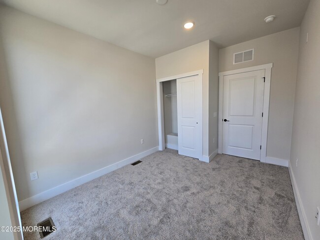 Building Photo - 1403 Kingsley St