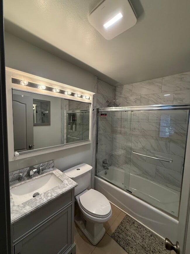 Building Photo - 3 Bedroom 2 Bathroom Granada Hills Home (Main House) Great Location!