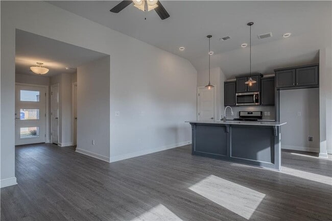Building Photo - Three bed home in Deer Creek schools