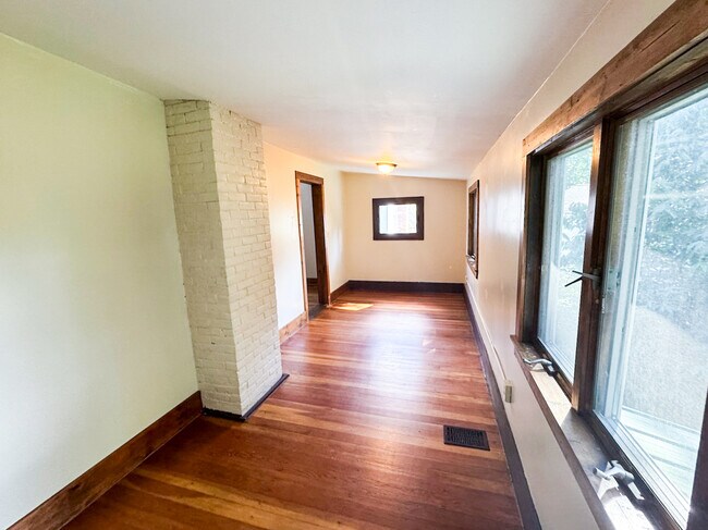 Building Photo - 307 Cascadilla St