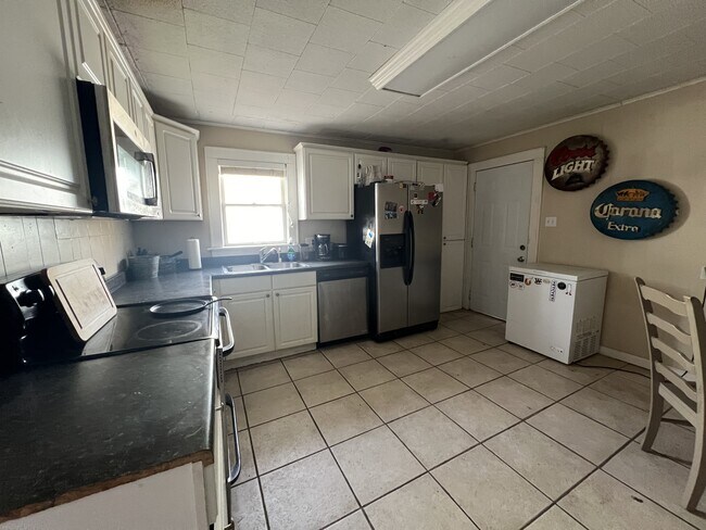 Building Photo - 2514 21st St