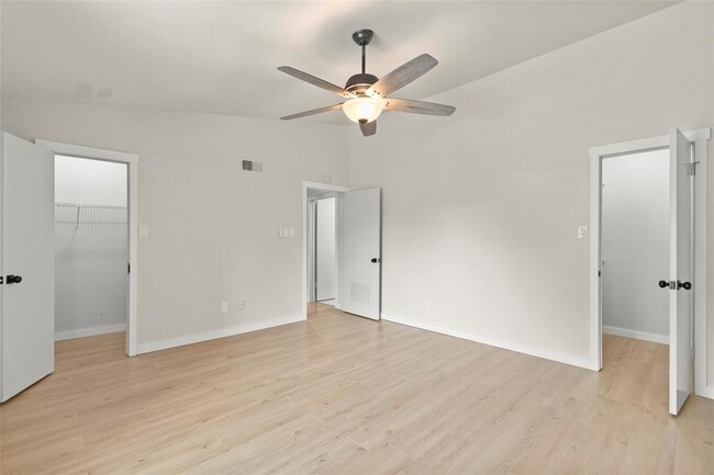 Building Photo - 5711 Sugar Hill Dr
