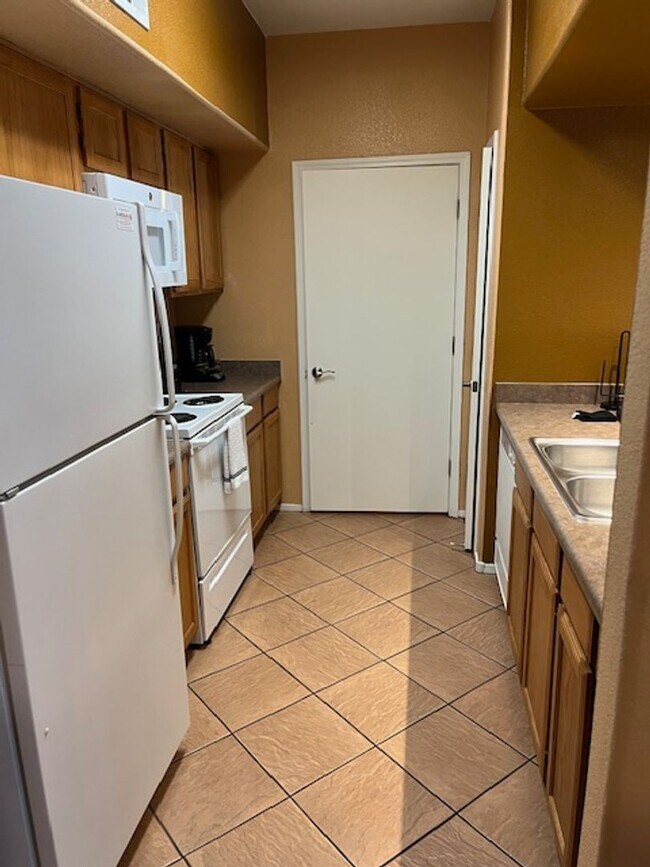 Building Photo - Fully Furnished 1st Floor Condo overlooking Park Area  in Gated Tuscano Community – Southwest Las...