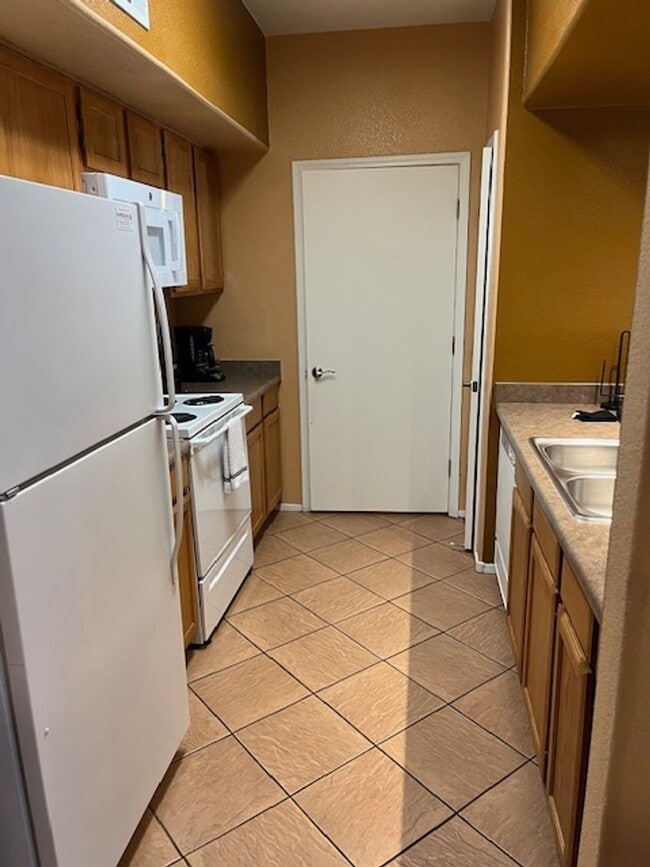 Building Photo - Fully Furnished Condo in Gated Tuscano Community – Southwest Las Vegas