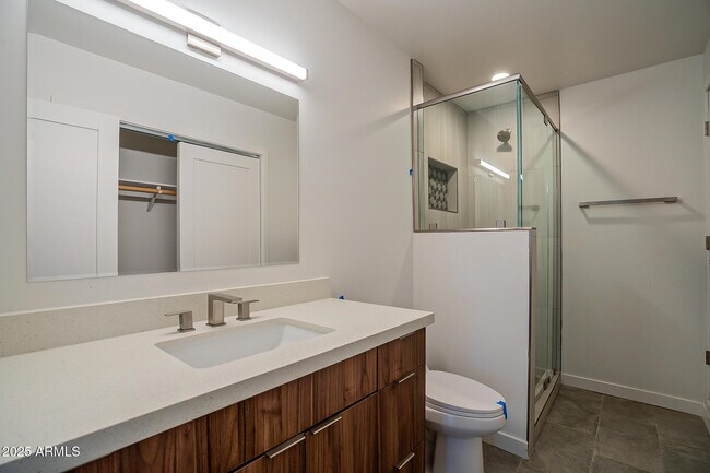 Building Photo - 6227 N 13th Pl