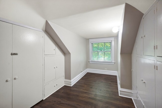 Building Photo - 2078 Linden Ave