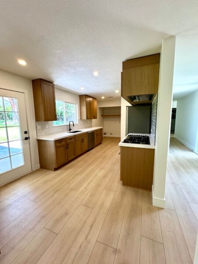 Building Photo - Luxury Living Redefined – Fully Renovated & Move-In Ready!