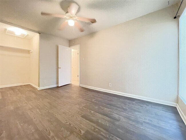 Building Photo - 2809 Parker Ln