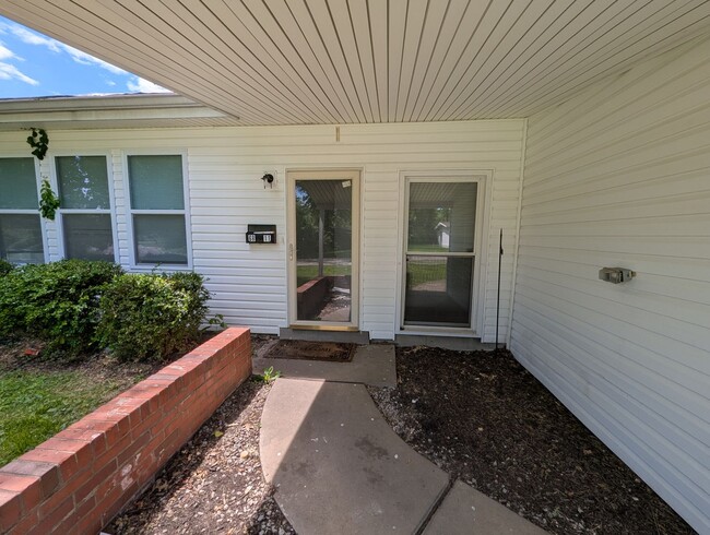 Building Photo - Comfort, Charm, and Convenience