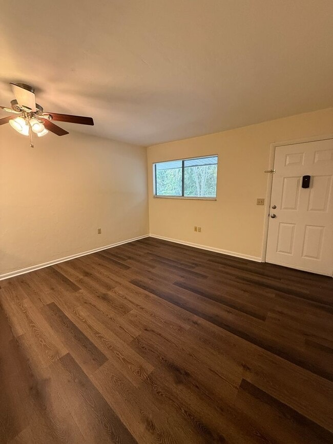 Building Photo - 1/1 in Rustic Springs!