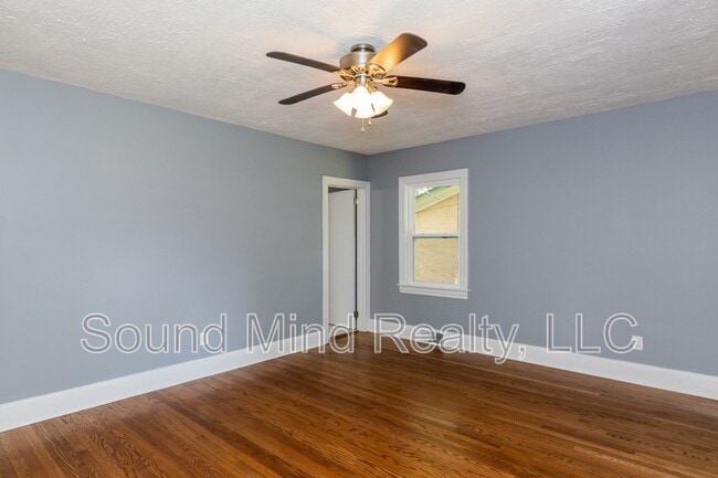 Building Photo - 3504 Hawthorne Rd