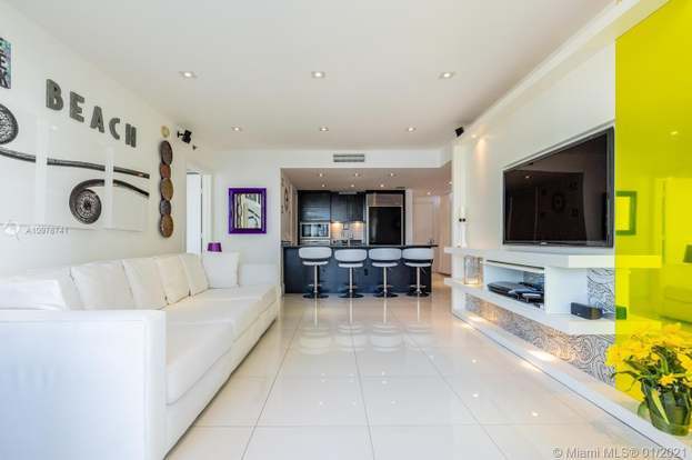 Building Photo - 475 Brickell Ave