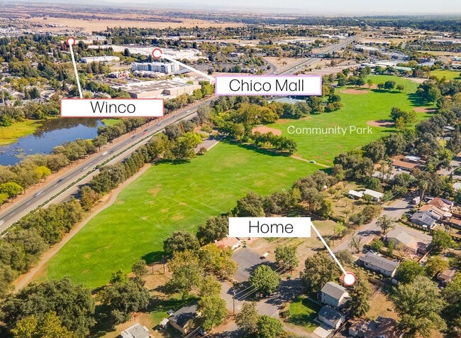 Building Photo - Fully Updated 2/1-Directly Across From 20th St Park- Available Now*** One Room Lease take over***