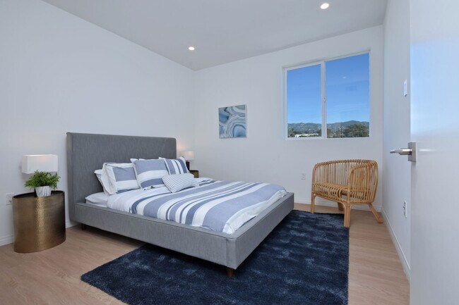 Building Photo - ~ 4 Bedroom 4 Bathroom Washer and Dryer in Unit Gated parking with EV Charging