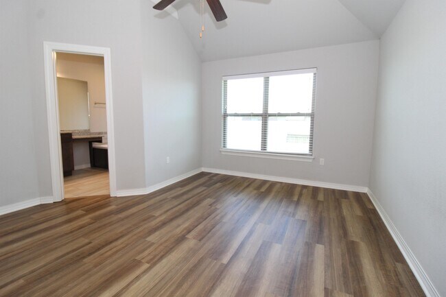 Building Photo - 4418 W Divide Dr