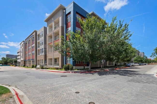 Building Photo - 10550 N Central Expy