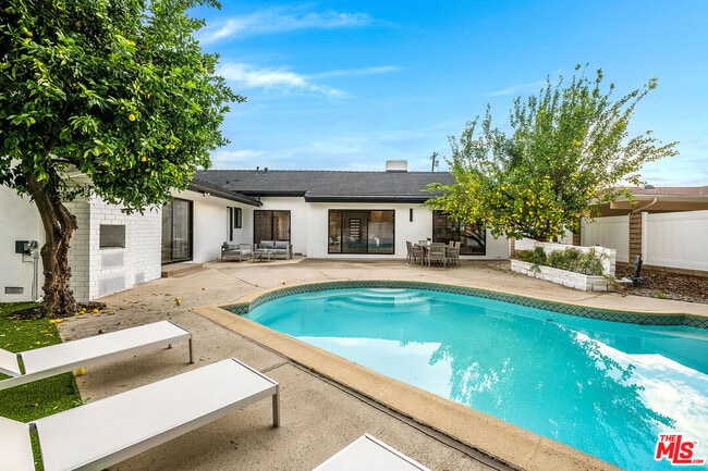 Building Photo - 16517 Hartsook St