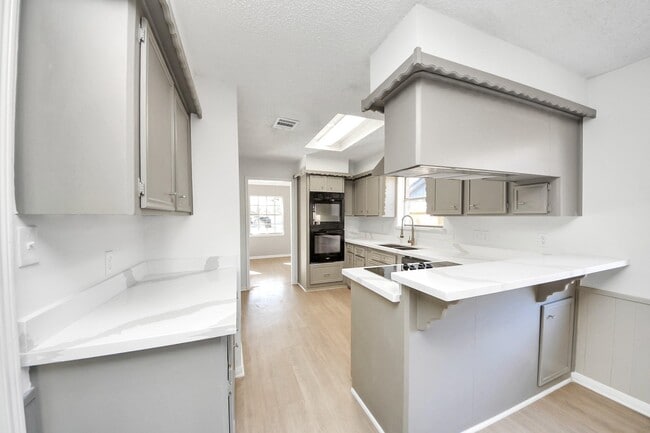 Building Photo - 6222 Vickijohn Dr