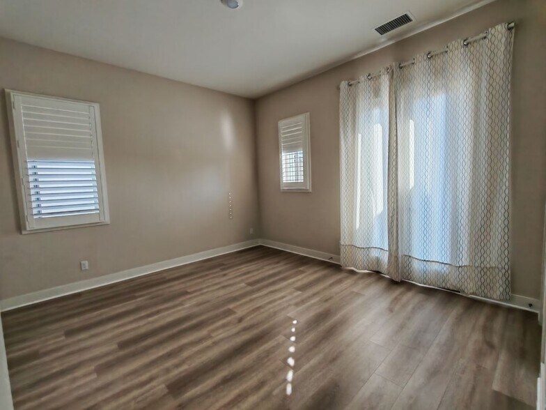 Building Photo - 55 Thrasher