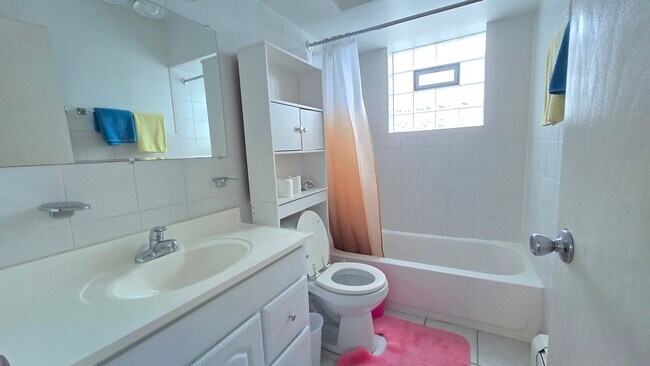 Building Photo - 5472 W Higgins Ave