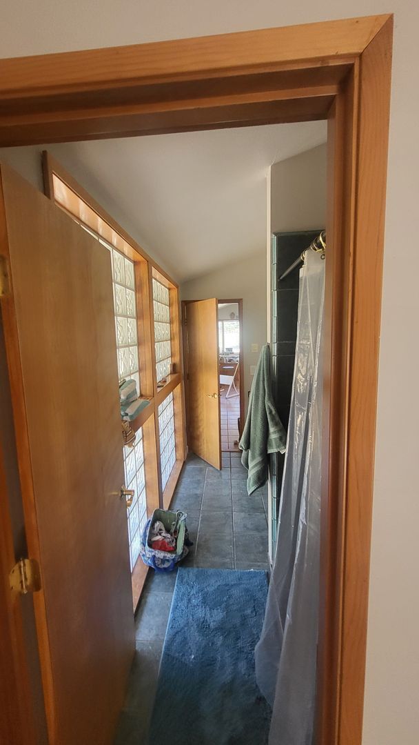 Building Photo - 4 bedroom 3 bath horse property- 6 acres i...