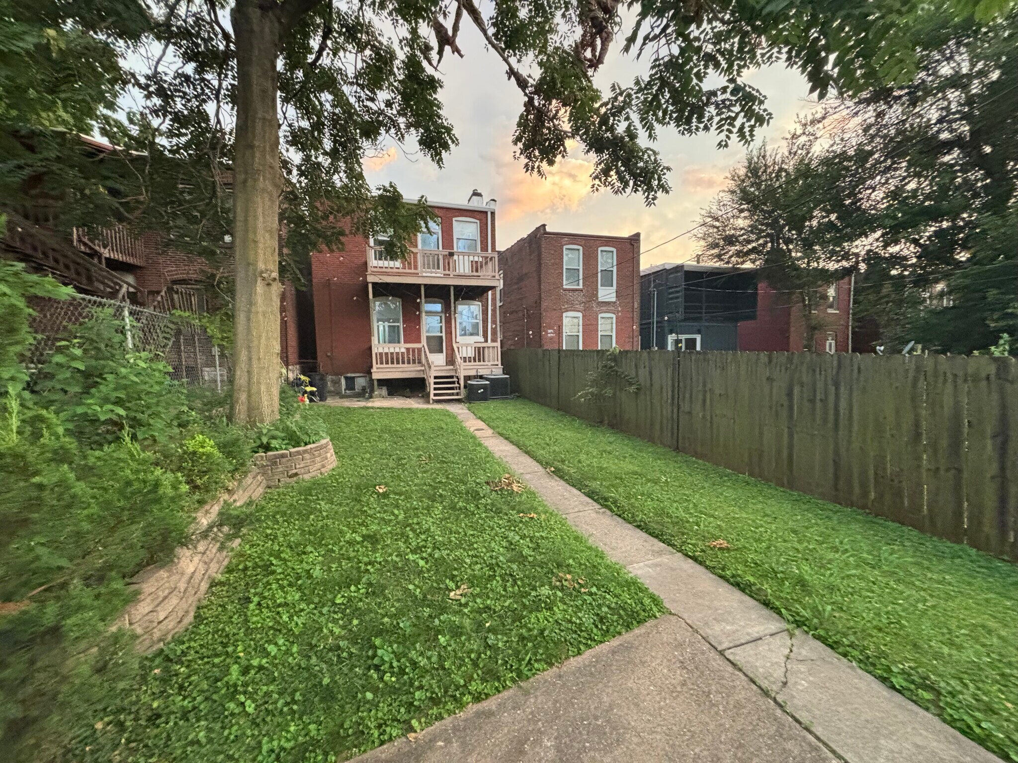 Building Photo - 3667 Blaine Ave