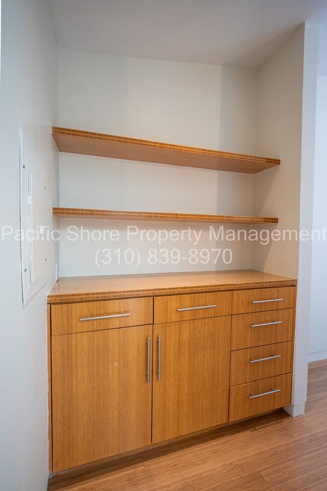 Building Photo - 543 Rose Ave