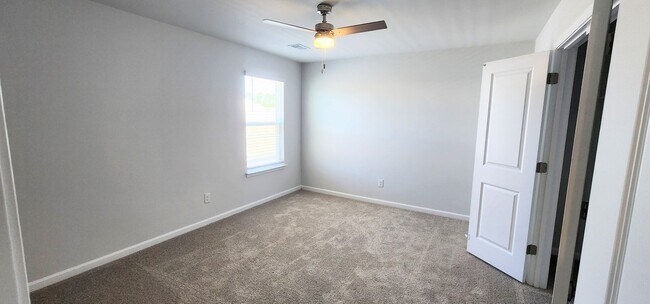 Building Photo - 932 Woodside Creek Ln