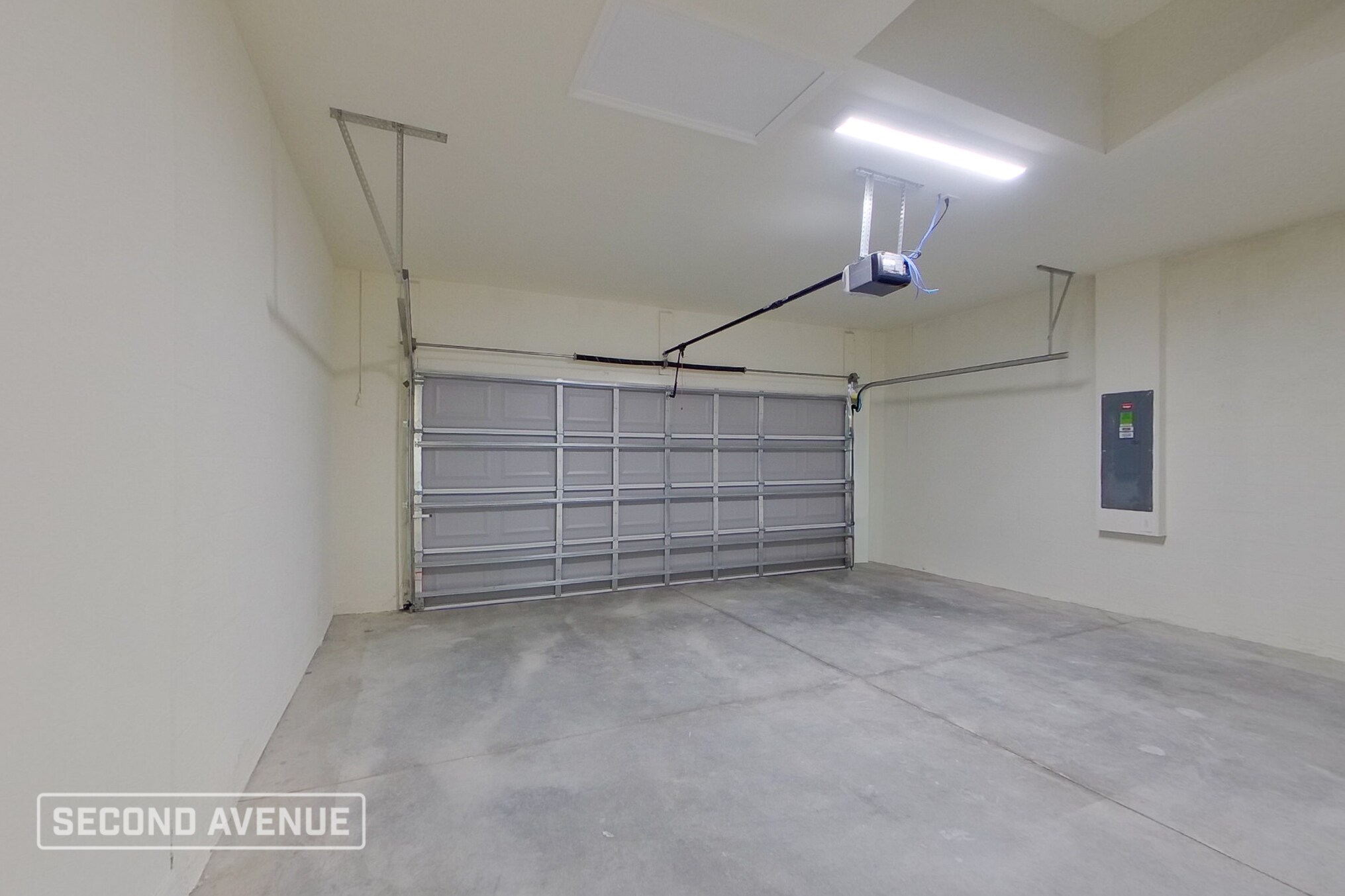 Building Photo - 2230 Jeannin Dr