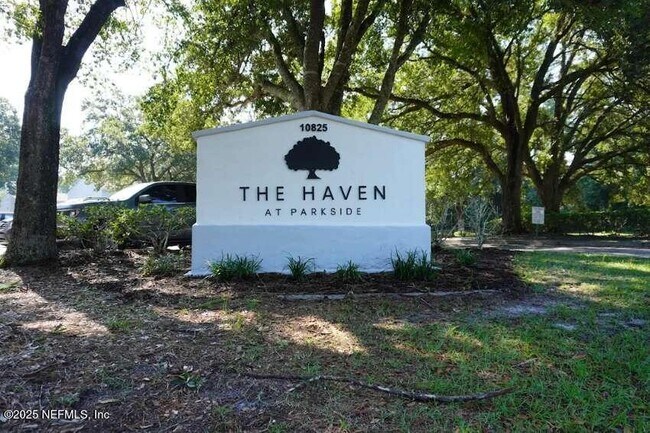 Building Photo - 10825 Key Haven Blvd