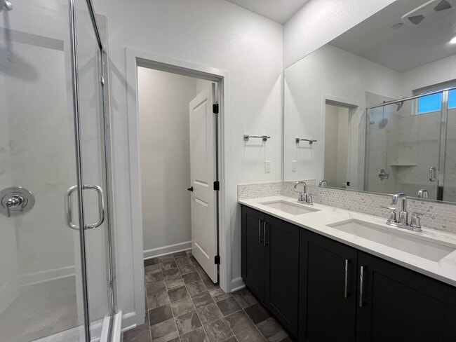 Building Photo - Welcome to modern living in the sought-after Rancho Peñasquitos neighborhood!