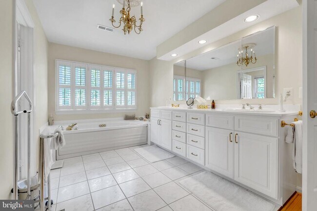 Building Photo - 8308 Comanche Ct