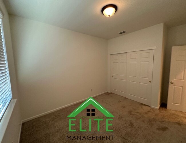 Building Photo - Beautiful 4-Bedroom Home in Desirable Nort...