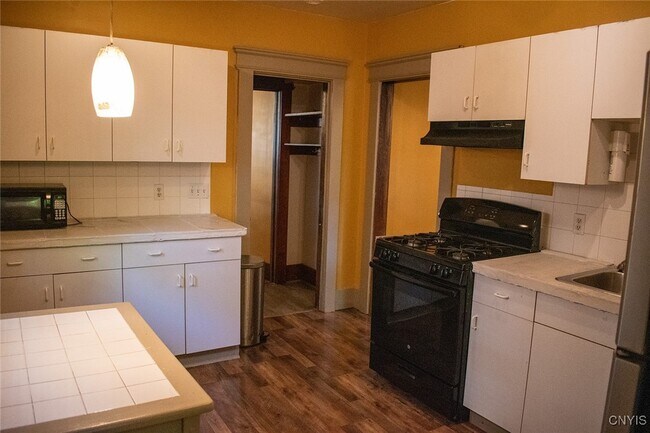 Building Photo - 544 Clarendon St