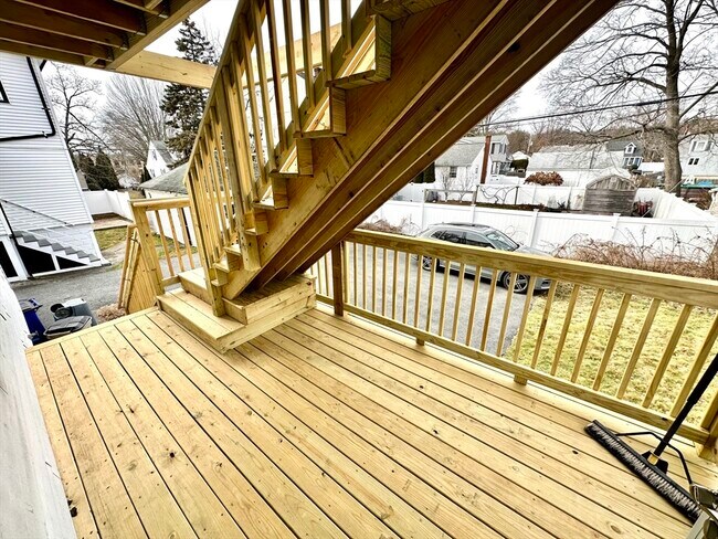 Building Photo - 156 Main St