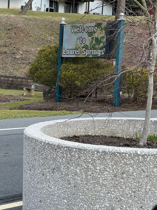 Building Photo - Recently updated Laurel Springs 2 bedroom ...