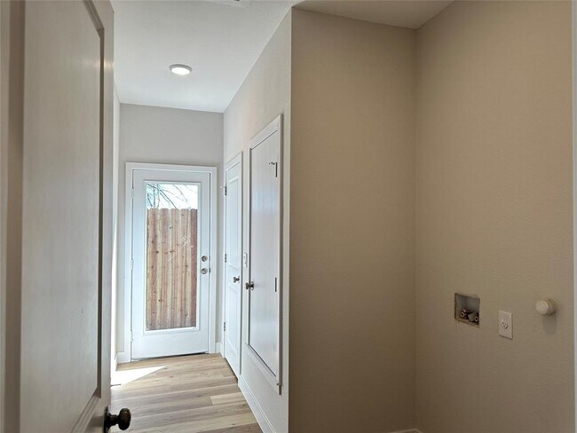 Building Photo - 1115 Neches St