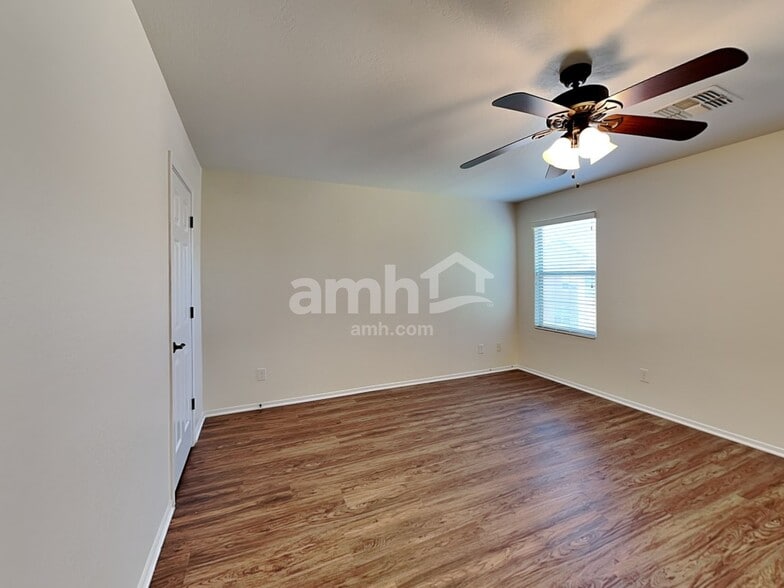 Building Photo - 12119 W Range Mule Dr