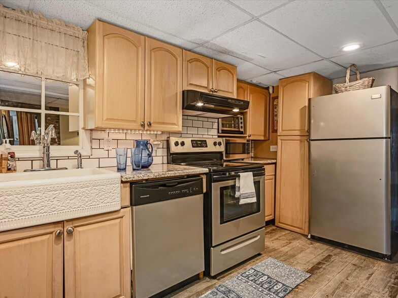 Building Photo - 1310 Hollow Rd