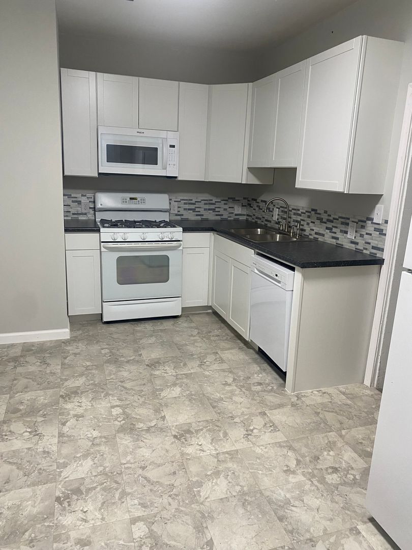 Building Photo - 625-627 S 10th Street