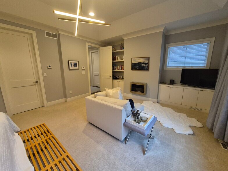 Owners Suite - 3840 Upton Ave S
