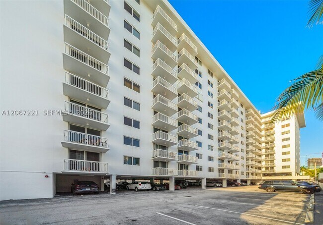 Building Photo - 401 Ocean 318