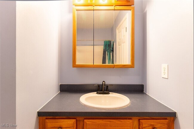 Building Photo - 889 Holborn Rd