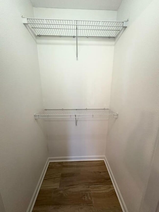 Building Photo - Updated Townhouse near Downtown Bloomington!