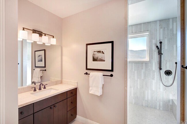 Building Photo - 109 Dahlia St