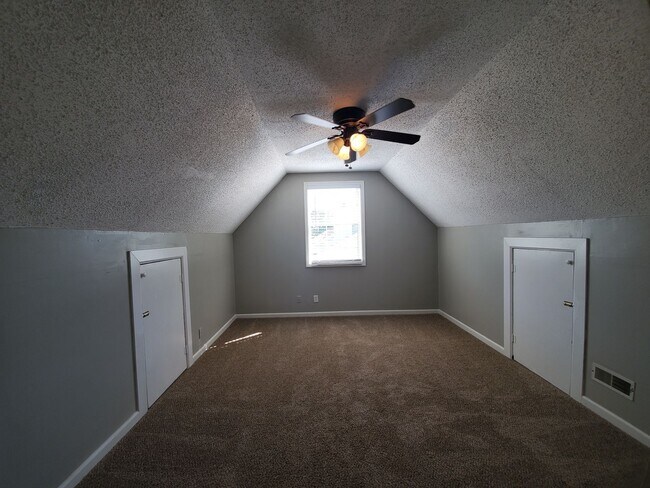 Building Photo - 3406 Oak Lawn Dr