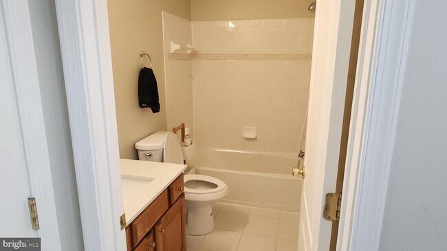 Building Photo - 107 Swallow Pointe Court