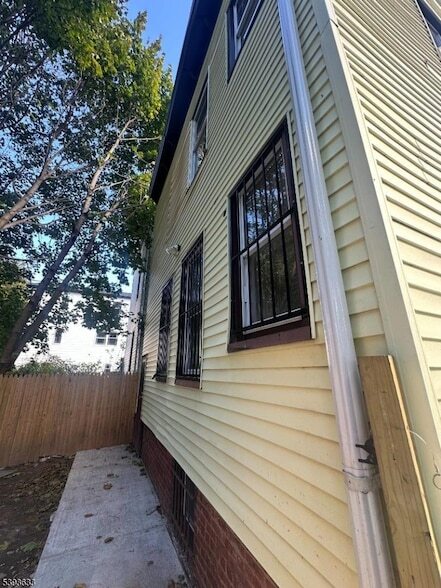 Building Photo - 307 21st St