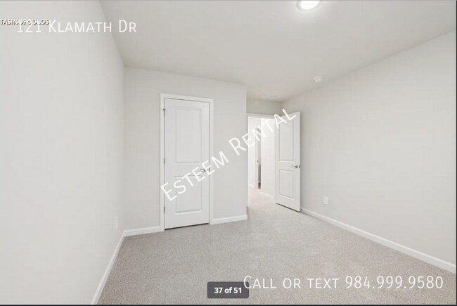 Building Photo - 121 Klamath Dr